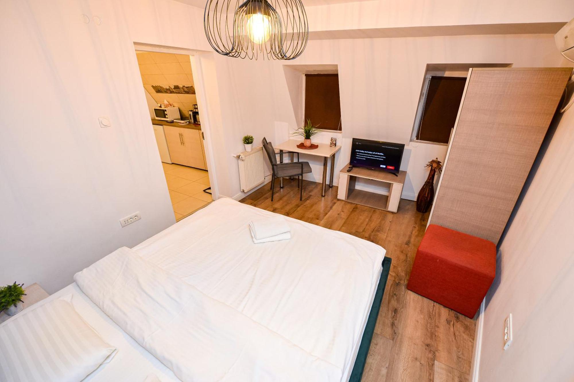 The Lincoln Suites - Central Shabbat Friendly Apartments Bucharest Exterior photo